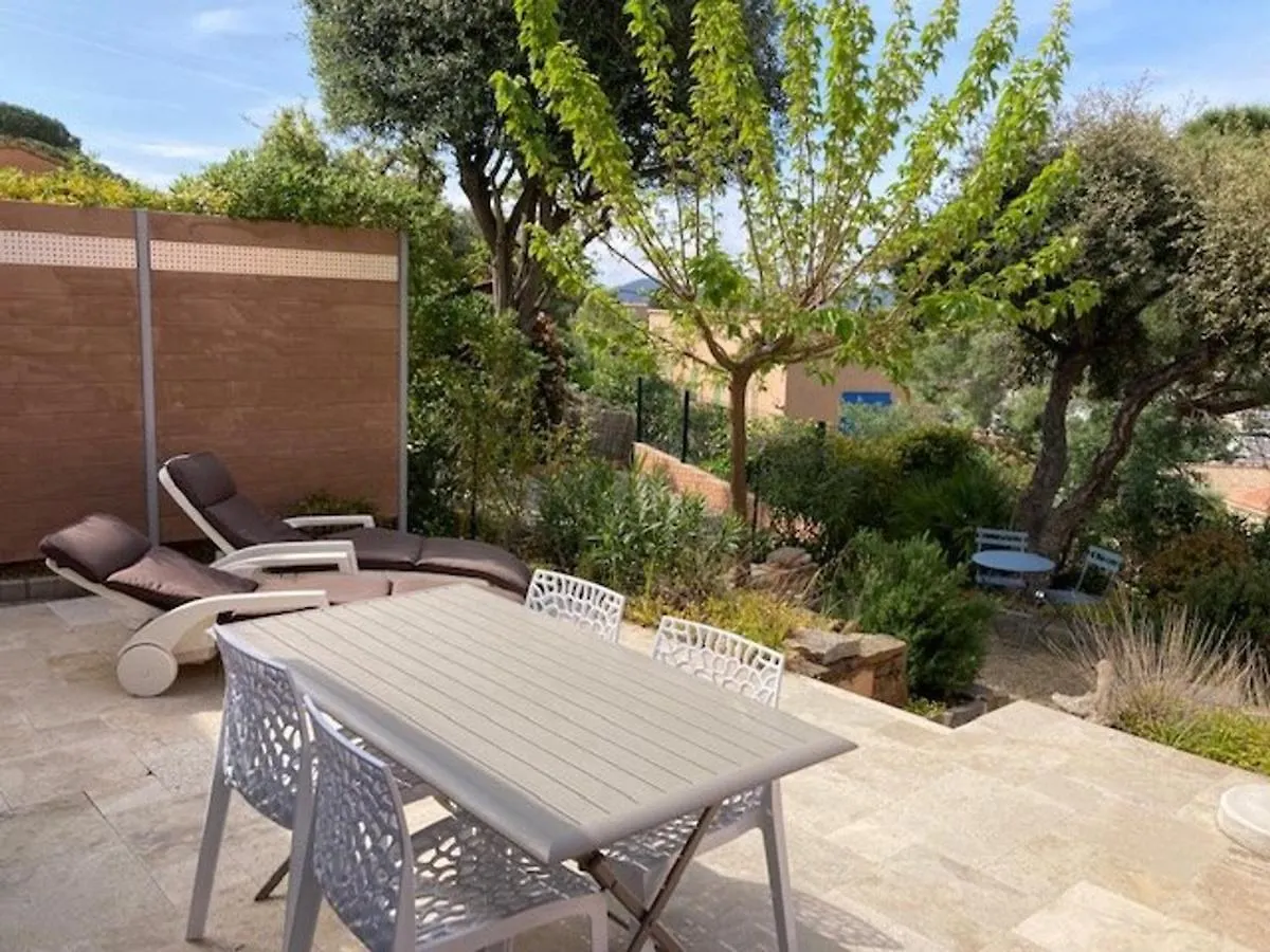 Maison Soignee Avec Grand Jardin Et Terrasse - Le Lavandou - Fr-1-308-159