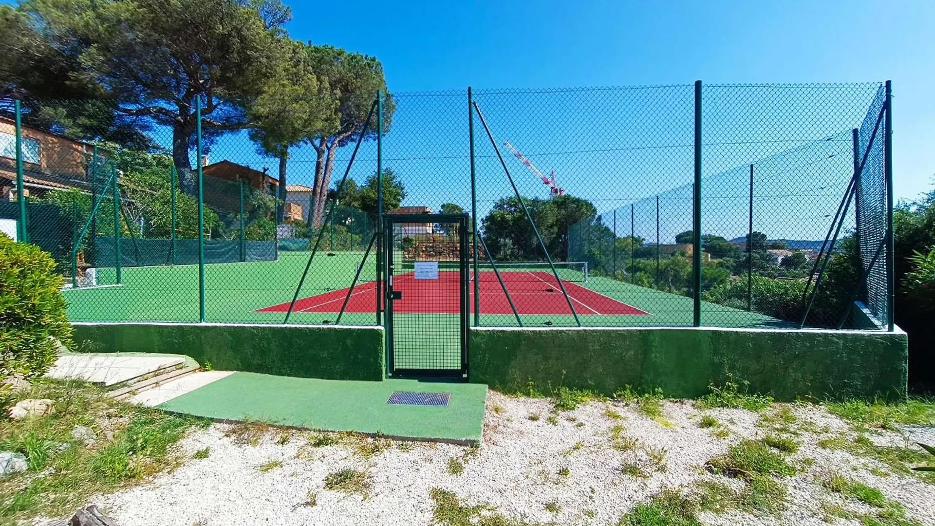 Holiday home Maison Soignee Avec Grand Jardin Et Terrasse - Le Lavandou - Fr-1-308-159