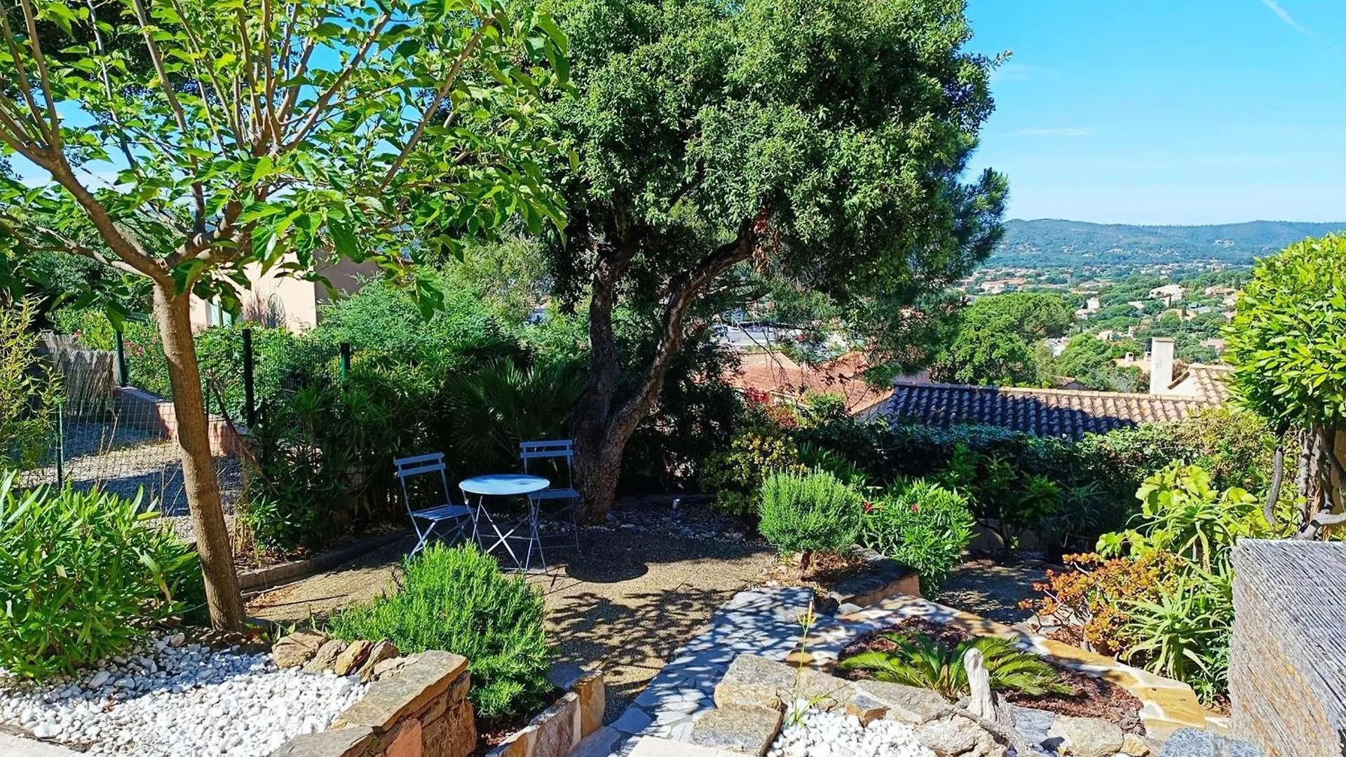 Maison Soignee Avec Grand Jardin Et Terrasse - Le Lavandou - Fr-1-308-159 France