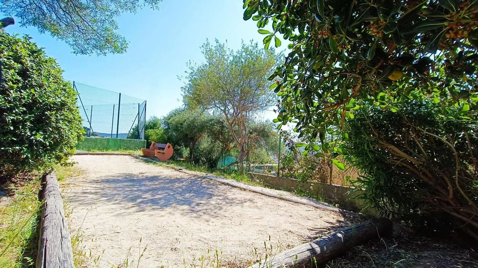 Maison Soignee Avec Grand Jardin Et Terrasse - Le Lavandou - Fr-1-308-159 0*,  France