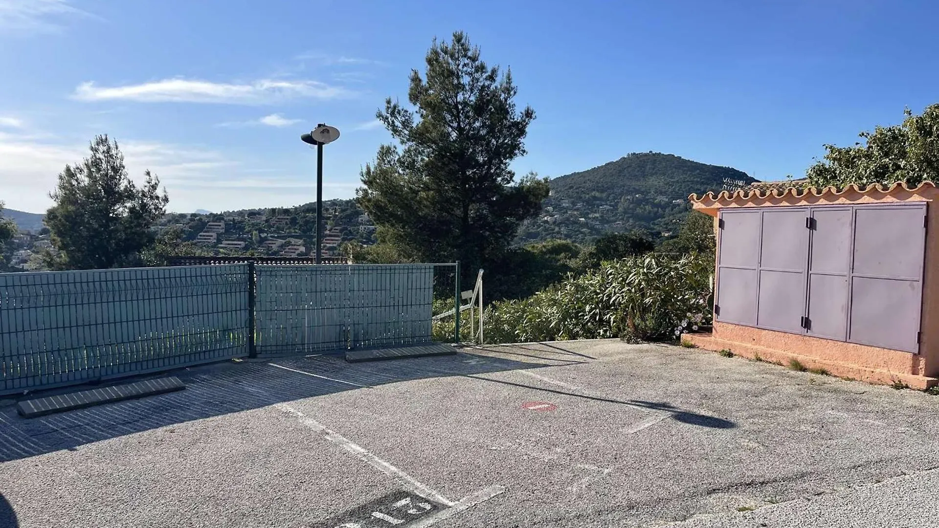 Maison Soignee Avec Grand Jardin Et Terrasse - Le Lavandou - Fr-1-308-159
